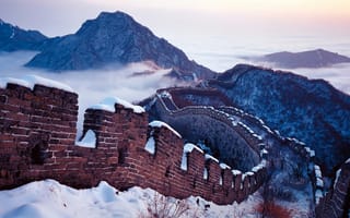 Картинка Великая Китайская стена, горы, облака, снег, растения