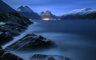 Картинка горы, озеро, ночь