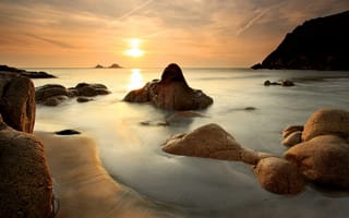 Картинка песок, солнце, морской пейзаж, камни, море