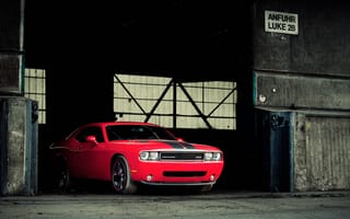 Картинка Dodge Challenger SRT8, red, гараж, бетон