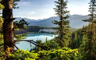 Обои Lake Louise, дом, деревья, горы, небо, лес, озеро, отель, канада, природа