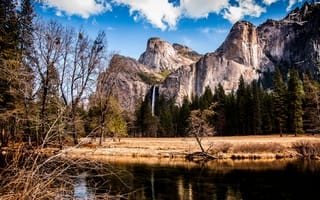 Картинка река, берег, водопад, вершины, деревья, США, Йосе́митский национальный парк, Yosemite national park, горы