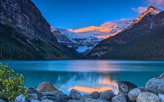 Картинка горы, Канада, озеро, камни, рассвет, лес, зима, берег