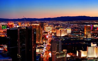 Картинка здания, USA, огни, hotel, Невада, City, панорама, Las Vegas, Лас Вегас, casino, США, Nevada, отели, казино, горы, вечер, Cities, улица