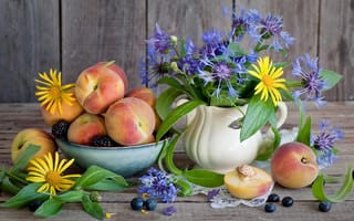 Картинка персики, flower, vase, ежевика, ваза, blackberries, цветы, peaches, blueberries, черника