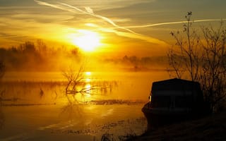 Обои озеро, пейзаж, утро, туман, лодка