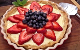 Картинка pie, baking, pastry, сдклубника, черника, food, strawberries, десерт, dessert, пирог, еда, выпечка, оба, blueberries