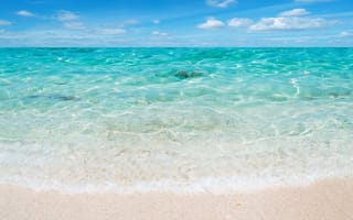 Картинка тропики, голубое небо, голубая водичка, песок, облака, пляж, море