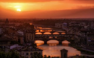 Картинка река, Italy, Florence, закат, дома, река Арно, Vasari Corridor, Ponte Vecchio, Коридор Вазари, мост, город, Флоренция, мост Понте Веккьо