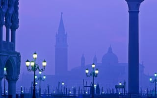 Картинка Венеция, Италия, фонари, вечер, туман, пьяцетта, дворец дожей
