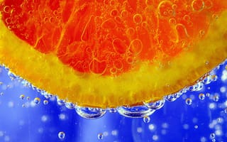 Картинка апельсин, вода, пузырьки, долька, воздух