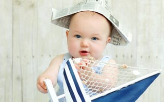 Картинка малыш, голубоглазый, газета, кораблик, ребенок, шапка, шапочка