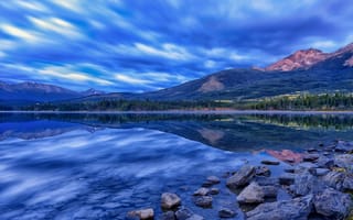 Картинка Pyramid Lake, Alberta, Канада, горы, отражение, Альберта, камни, Jasper National Park, Джаспер, озеро, Canada