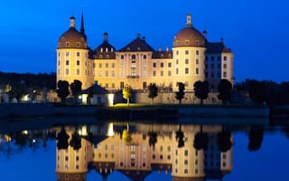 Картинка Морицбург, замок, башня, озеро, Саксония, Германия, огни, небо, ночь