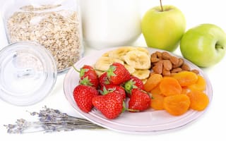Картинка Здоровый завтрак, мюсли с молоком и фруктами и свежими ягодами, хлопья
