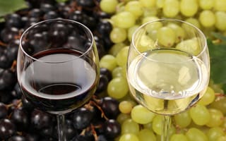 Картинка бокалы, вино, белое, виноград, красное