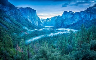 Обои Yosemite National Park, туман, небо, долина, деревья, лес, водопад, США, Сьерра-Невада, горы