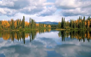 Картинка Dragon lake, озеро, отражение, лес, осень, Canada, Yukon, деревья