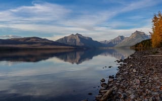 Картинка США, Монтана, озеро Макдональд, солнечный день, осень, спокойствие, Национальный парк Глейшер, горы