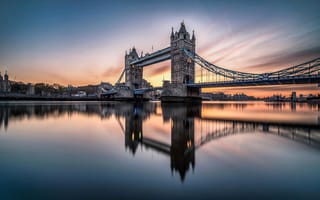 Картинка Лондон, небо, Англия, башня, опора, река, отражение, закат, мост, Темза, облака