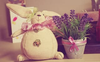 Картинка заяц, бант, горшок, игрушка, цветы
