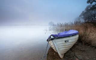 Обои лодка, пейзаж, озеро, туман