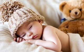 Картинка ребёнок, младенец, шапочка, мягкая игрушка, мишка, сон