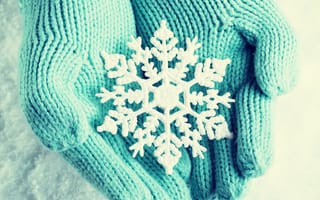 Картинка зима, варежки, снег, руки, снежинка