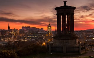 Картинка Шотландия, сумерки, смотровая площадка, огни, Калтон-Хилл, памятник философу Дугалду Стюарту, закат, Эдинбург, старый город