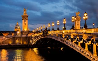Обои Франция, отражение, огни, вечер, сумерки, мост Александра третьего, Париж, Сена