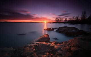 Картинка Финляндия, солнце, вода, закат, вечер, камни