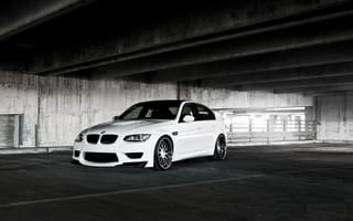 Обои BMW, белый, M3, white, E90, парковка, бмв