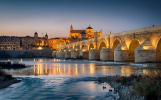 Картинка Испания, река Гвадалквивир, сумерки, Великая мечеть Кордовы, небо, Пуэрта-дель-Пуэнте, Кордова, Римский мост, огни