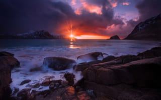 Картинка Норвегия, облака, солнце, горы, небо, лучи, Лофотенские острова, тепло, свет