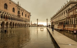 Картинка Венеция, колонна, Италия, вода, дворец дожей, небо, пьяцетта, наводнение