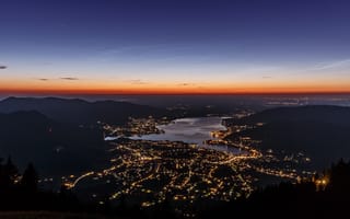 Картинка озеро Тегернзе, ночь, город, горы, огни, Германия, Бавария