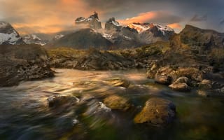 Картинка Los Cuernos, The national park in the Extreme South region of Patagonian, Chile, Torres del Paine