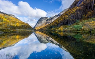 Картинка озеро, зеркало, отражение, горы, река, облака, фьорд