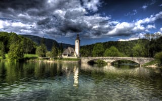 Картинка Словения, деревья, башня, лес, облака, hdr, Bohinj, мост, берег, горы, озеро, дом