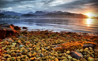 Картинка Норвегия, горы, закат, побережье, Hardangerfjorden, море, камни