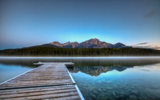 Картинка озеро, отражение, горы, пирс