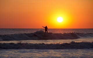 Картинка серфер, горизонт, доска для серфинга, экстремальный спорт, закат, оранжевое небо, волны
