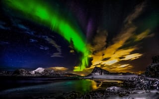 Картинка Норвегия, ночь, северное сияние, горы, Лофотенские острова, море