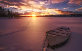 Картинка зима, лодка, закат, озеро