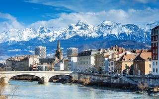 Картинка Grenoble, снег, Франция, пейзаж, река, Гренобль, дома, мост, облака, горы, Альпы