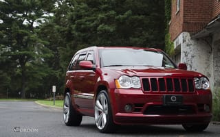Картинка jeep, grand cherokee, wheels, гренд чероки, red, деревья, красный, srt-8, джип