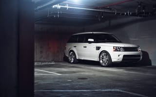 Обои Land Rover, рендж ровер, Range Rover, блик, спорт, Sport, белый, парковка, white, лэнд ровер