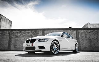 Обои BMW, небо, M3, стена, E92, бмв, белая, передняя часть, white