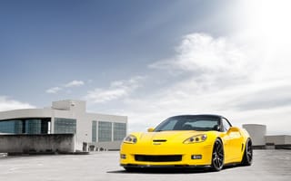 Обои Chevrolet, облака, корвет, Corvette, шевроле, жёлтый, передняя часть, небо, Z06, yellow