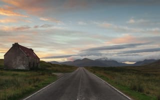 Картинка Scotland, горы, здание, постройка, дорога, облака, рассвет, холмы, заброшенность